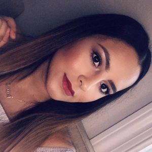 Meet your Posher, Claudia